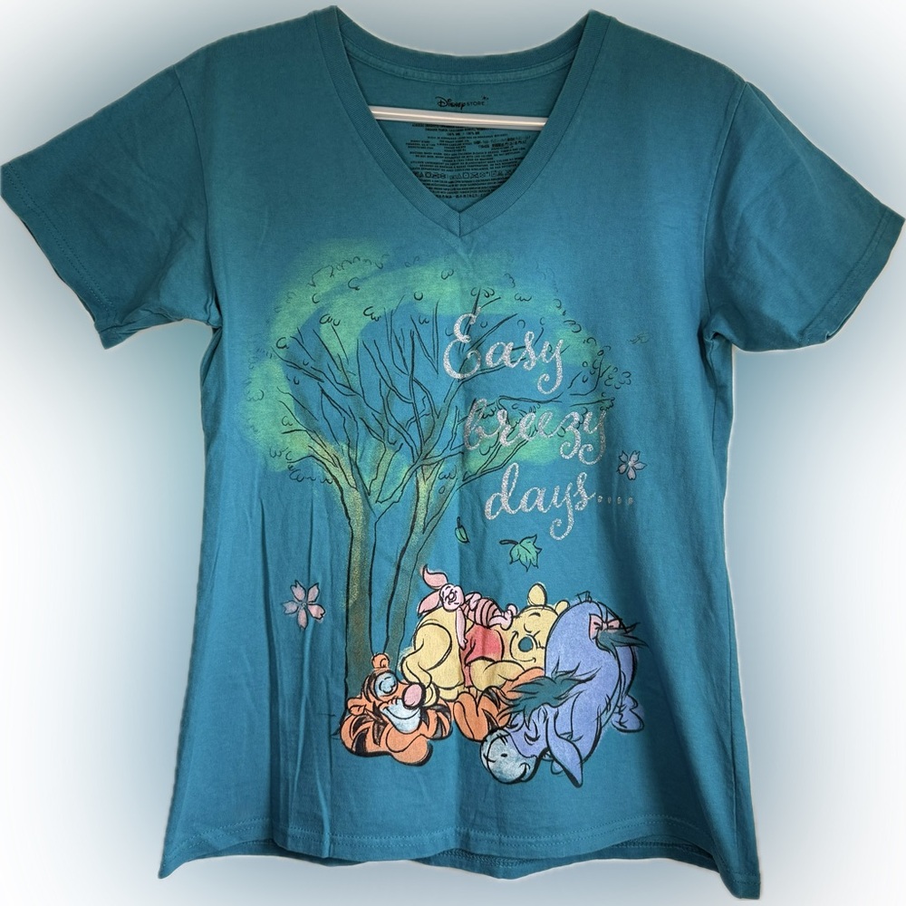Disney Store Winnie the Pooh 'Easy Breezy Days' V-neck T-Shirt Size Large